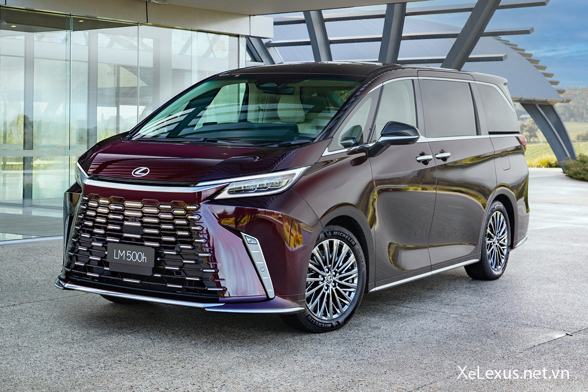 Lexus LM 500h